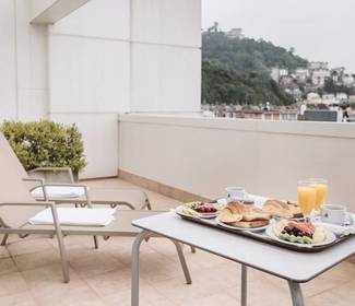 Habitación doble con terraza Hotel ILUNION San Sebastián Habitación doble con terraza Hotel ILUNION San Sebastián