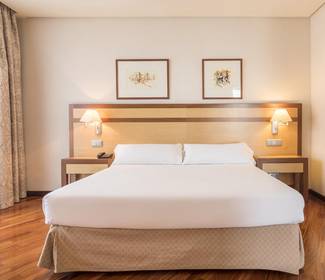 Habitación con salón Hotel ILUNION Alcalá Norte Madrid Habitación con salón Hotel ILUNION Alcalá Norte Madrid
