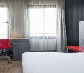 Habitación individual corporate Hotel ILUNION Suites Madrid