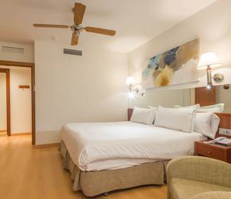 Habitación ejecutiva Hotel ILUNION Les Corts – Spa Barcelona Habitación ejecutiva Hotel ILUNION Les Corts – Spa Barcelona