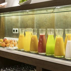 Desayuno buffet ilunion suites madrid hotel ilunion suites madrid Desayuno buffet ilunion suites madrid hotel ilunion suites madrid