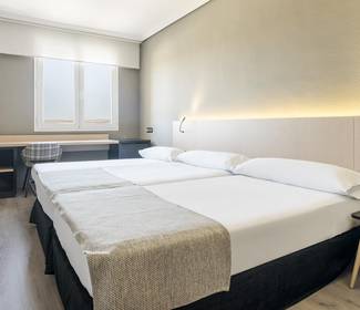 Habitación doble premium (3 adultos) Hotel Ilunion Las Lomas Mérida Habitación doble premium (3 adultos) Hotel Ilunion Las Lomas Mérida