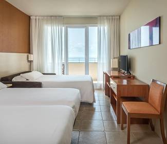 Habitación triple vista mar hotel ilunion fuengirola Habitación triple vista mar hotel ilunion fuengirola