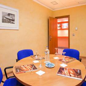 Sala de reuniones Hotel ILUNION Les Corts – Spa Barcelona Sala de reuniones Hotel ILUNION Les Corts – Spa Barcelona