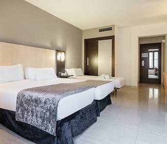 Habitación triple Hotel ILUNION Almirante Barcelona Habitación triple Hotel ILUNION Almirante Barcelona