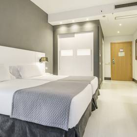 Habitación adaptada Hotel ILUNION Bilbao Habitación adaptada Hotel ILUNION Bilbao