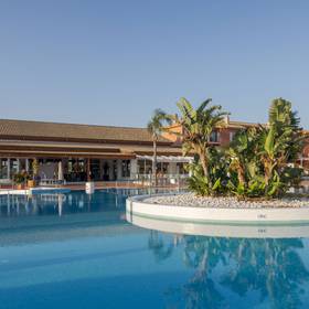 Piscina Aparthotel ILUNION Sancti Petri Cádiz Piscina Aparthotel ILUNION Sancti Petri Cádiz