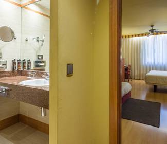 Habitación familiar Hotel ILUNION Les Corts – Spa Barcelona Habitación familiar Hotel ILUNION Les Corts – Spa Barcelona