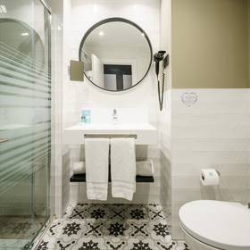 Baño Hotel ILUNION Bilbao Baño Hotel ILUNION Bilbao