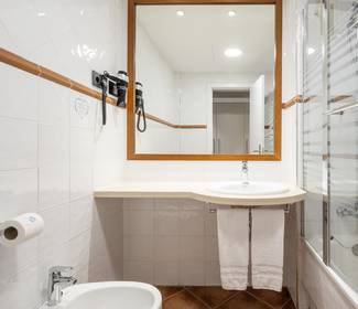 Habitación doble estándar Hotel Ilunion Caleta Park S'Agaró Habitación doble estándar Hotel Ilunion Caleta Park S'Agaró