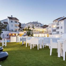 Zona chill out ilunion menorca Hotel ILUNION Menorca Cala Galdana Zona chill out ilunion menorca Hotel ILUNION Menorca Cala Galdana