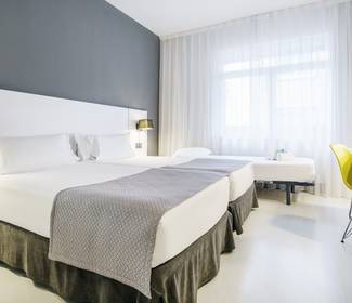 Habitación triple Hotel ILUNION Bilbao Habitación triple Hotel ILUNION Bilbao