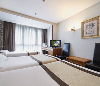 Habitación triple ( 2 adultos +1 niño) Hotel ILUNION San Sebastián Habitación triple ( 2 adultos +1 niño) Hotel ILUNION San Sebastián