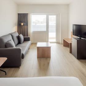 Habitación triple Hotel ILUNION Romareda Zaragoza Habitación triple Hotel ILUNION Romareda Zaragoza