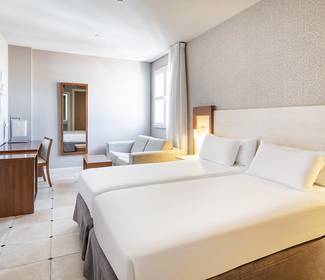 Habitación doble estándar Hotel ILUNION Fuengirola Habitación doble estándar Hotel ILUNION Fuengirola