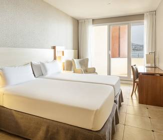 Habitación doble vista mar lateral Hotel ILUNION Fuengirola Habitación doble vista mar lateral Hotel ILUNION Fuengirola