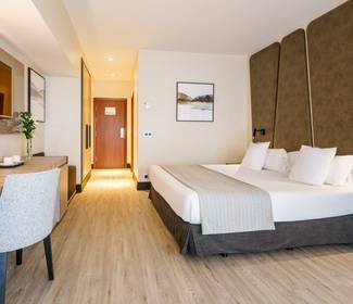 Habitación doble estándar Hotel ILUNION Málaga Habitación doble estándar Hotel ILUNION Málaga