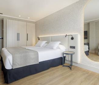 Habitación doble con terraza Hotel ILUNION San Sebastián Habitación doble con terraza Hotel ILUNION San Sebastián