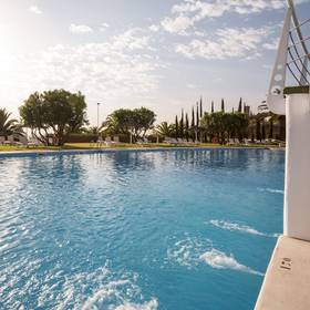 Piscina Hotel ILUNION Alcora Sevilla Piscina Hotel ILUNION Alcora Sevilla