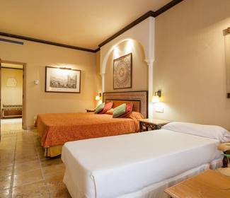Habitación triple Hotel ILUNION Mérida Palace Habitación triple Hotel ILUNION Mérida Palace
