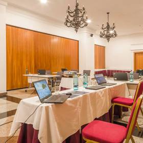 Sala de reuniones Hotel ILUNION Les Corts – Spa Barcelona Sala de reuniones Hotel ILUNION Les Corts – Spa Barcelona