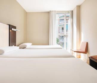 Habitación triple Hotel ILUNION Auditori Barcelona