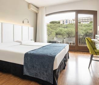 Habitación doble estándar Hotel Ilunion Caleta Park S'Agaró Habitación doble estándar Hotel Ilunion Caleta Park S'Agaró