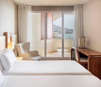 Habitación doble vista mar lateral Hotel ILUNION Fuengirola Habitación doble vista mar lateral Hotel ILUNION Fuengirola