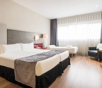 Habitación triple Hotel ILUNION Barcelona Habitación triple Hotel ILUNION Barcelona