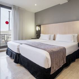 Junior suite hotel ilunion almirante barcelona Junior suite hotel ilunion almirante barcelona