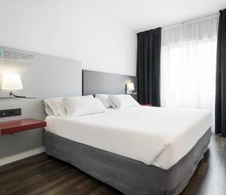 Habitación cuádruple Hotel ILUNION Suites Madrid