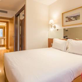 Habitación doble Hotel ILUNION Les Corts – Spa Barcelona Habitación doble Hotel ILUNION Les Corts – Spa Barcelona