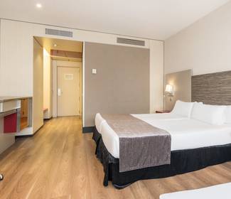 Habitación triple Hotel ILUNION Barcelona Habitación triple Hotel ILUNION Barcelona