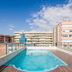 Piscina Hotel ILUNION Les Corts – Spa Barcelona Piscina Hotel ILUNION Les Corts – Spa Barcelona