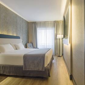 Habtiación accesible ilunion suites madrid Hotel ILUNION Suites Madrid Habtiación accesible ilunion suites madrid Hotel ILUNION Suites Madrid