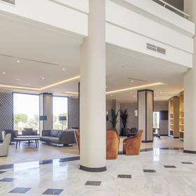Zonas comunes hotel ilunion alcora sevilla Zonas comunes hotel ilunion alcora sevilla
