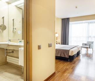 Habitación accesible Hotel ILUNION Pío XII Madrid Habitación accesible Hotel ILUNION Pío XII Madrid