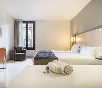 Habitación triple Hotel ILUNION Almirante Barcelona Habitación triple Hotel ILUNION Almirante Barcelona