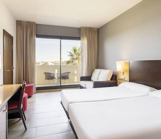 Habitación doble comunicada hotel ilunion calas de conil conil de la frontera Habitación doble comunicada hotel ilunion calas de conil conil de la frontera