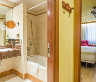 Habitación doble uso individual Hotel ILUNION Les Corts – Spa Barcelona Habitación doble uso individual Hotel ILUNION Les Corts – Spa Barcelona