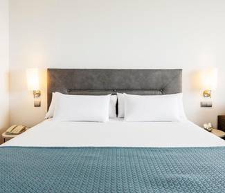 Habitación doble comunicada Hotel ILUNION Calas de Conil Conil de la Frontera Habitación doble comunicada Hotel ILUNION Calas de Conil Conil de la Frontera
