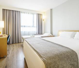 Habitación triple Hotel ILUNION Valencia 4 Habitación triple Hotel ILUNION Valencia 4