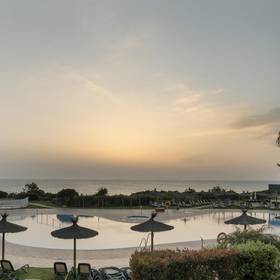 Piscina Hotel ILUNION Calas de Conil Conil de la Frontera Piscina Hotel ILUNION Calas de Conil Conil de la Frontera