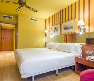 Habitación superior Hotel ILUNION Les Corts – Spa Barcelona Habitación superior Hotel ILUNION Les Corts – Spa Barcelona