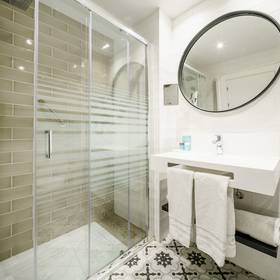 Baño Hotel ILUNION Bilbao Baño Hotel ILUNION Bilbao