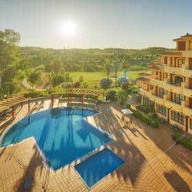 Piscina ilunion golf badajoz Hotel ILUNION Golf Badajoz Piscina ilunion golf badajoz Hotel ILUNION Golf Badajoz