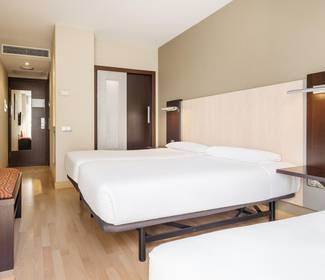 Habitación triple Hotel ILUNION Auditori Barcelona