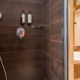 Baño Hotel ILUNION Les Corts – Spa Barcelona Baño Hotel ILUNION Les Corts – Spa Barcelona