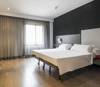Habitación accesible Hotel ILUNION Suites Madrid Habitación accesible Hotel ILUNION Suites Madrid