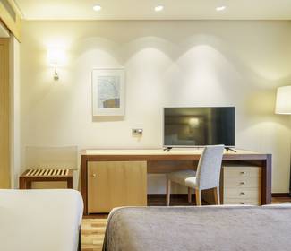Habitación doble con supletoria Hotel ILUNION Pío XII Madrid Habitación doble con supletoria Hotel ILUNION Pío XII Madrid